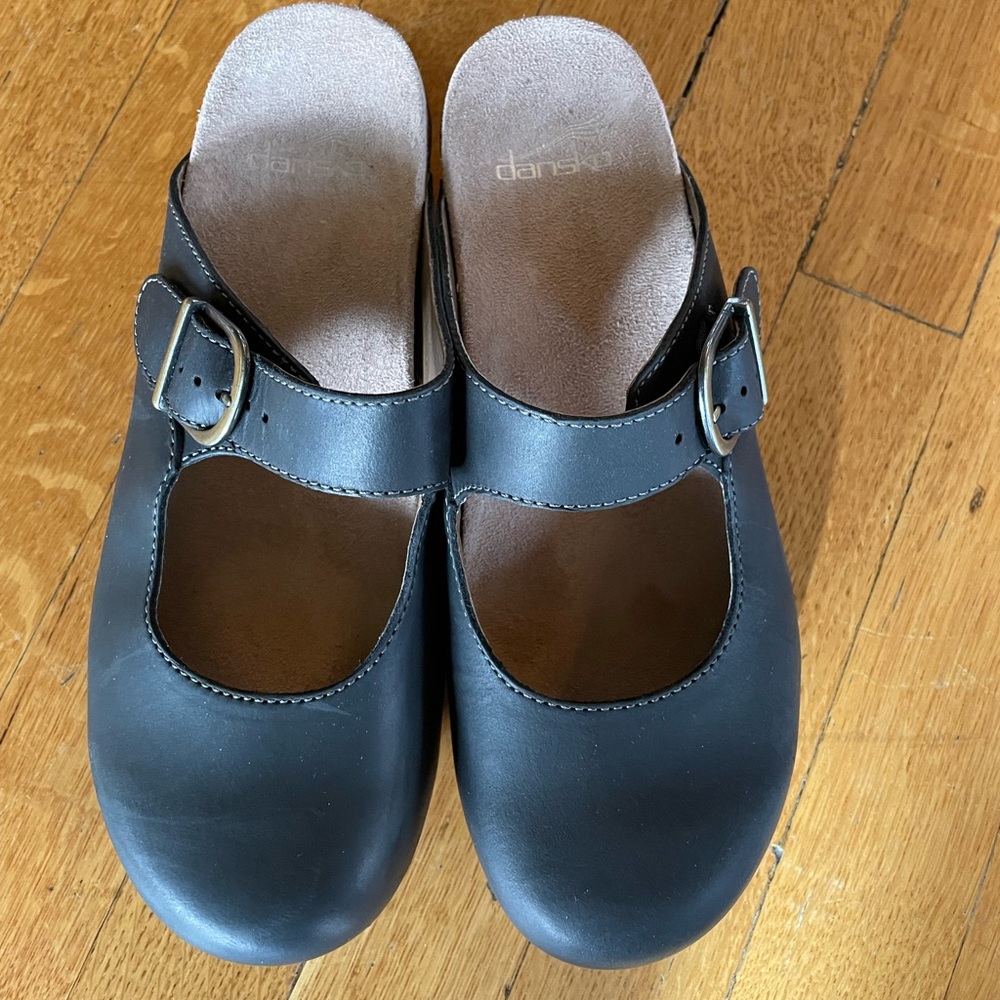 Dansko Martina Oiled clog. Black. Size Euro 39, new, never worn, in box.